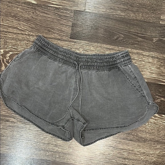 Hollister Pants - Hollister Women's Gray Casual Shorts size small